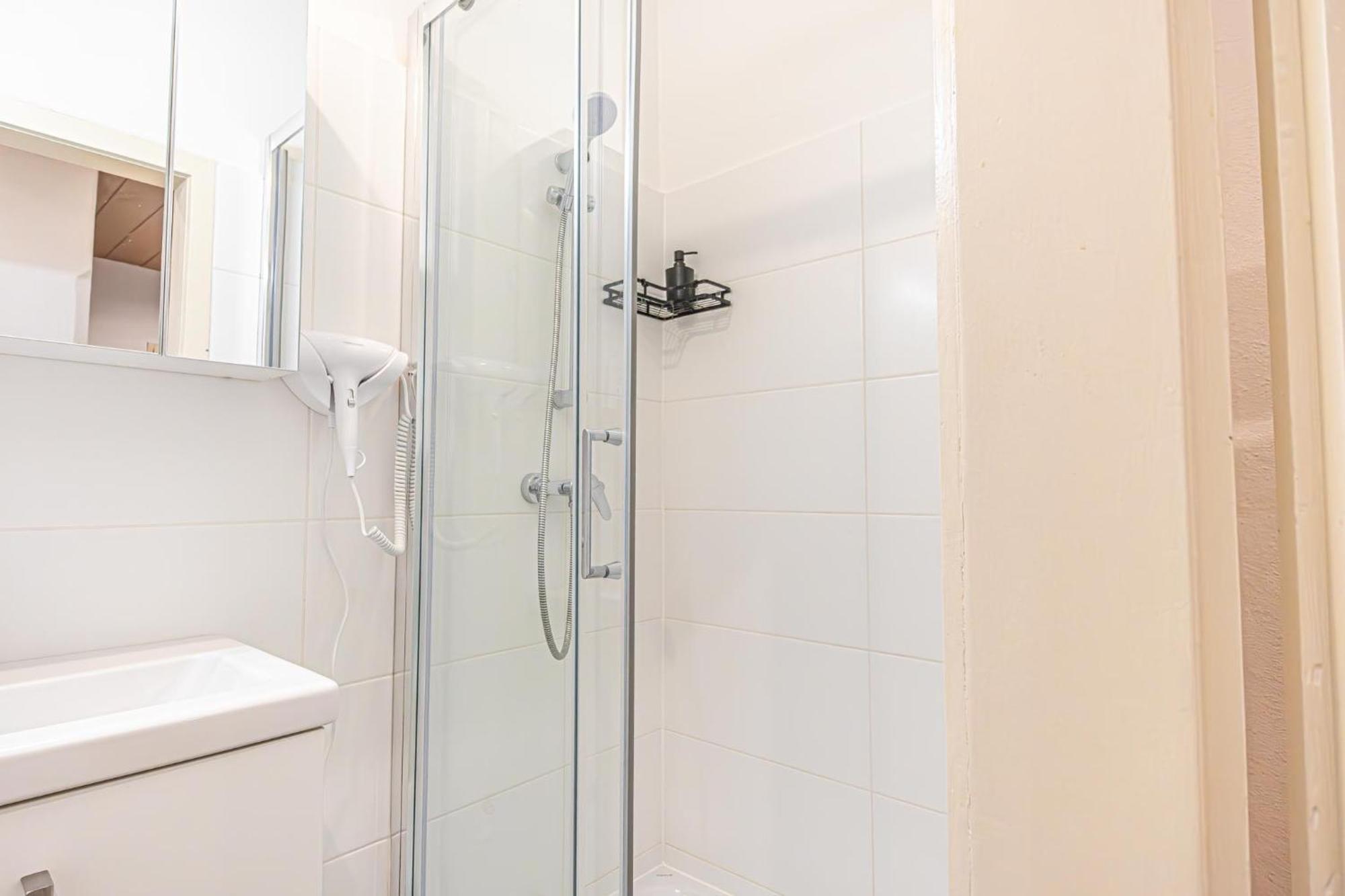 Desirable 2br - Bookable For Longstays In Lockdown B Apartment